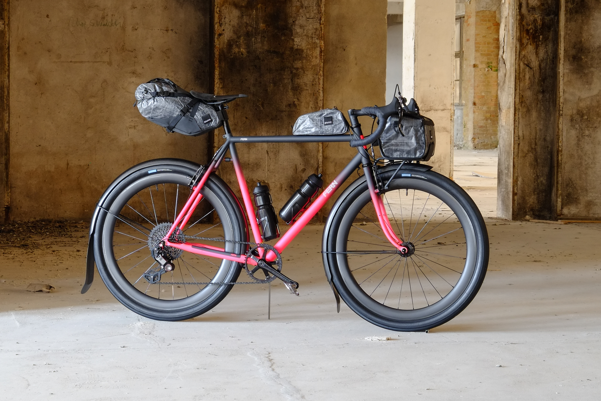 Modern store randonneur bike